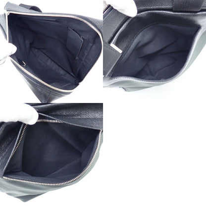 Louis Vuitton Taiga Beluga Shoulder Bag