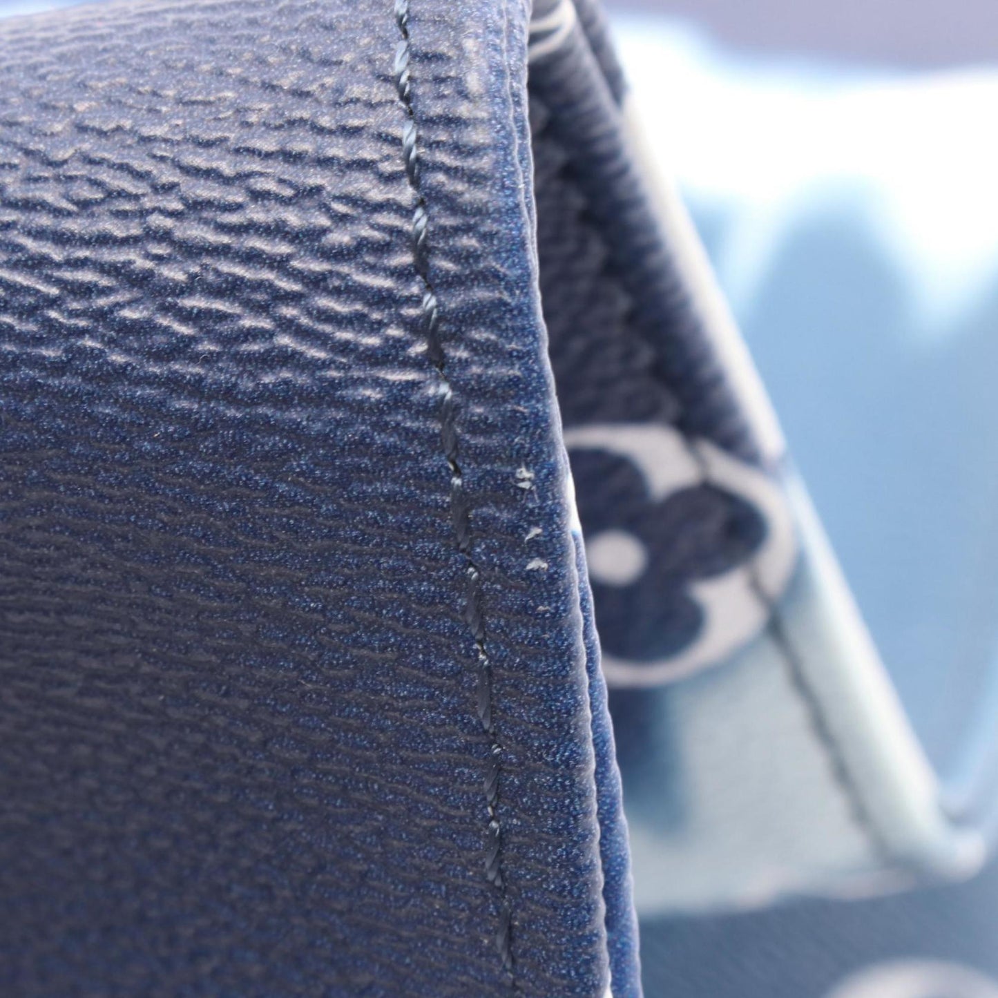 Louis Vuitton Lv Escale On The Go Gm Shoulder Bag