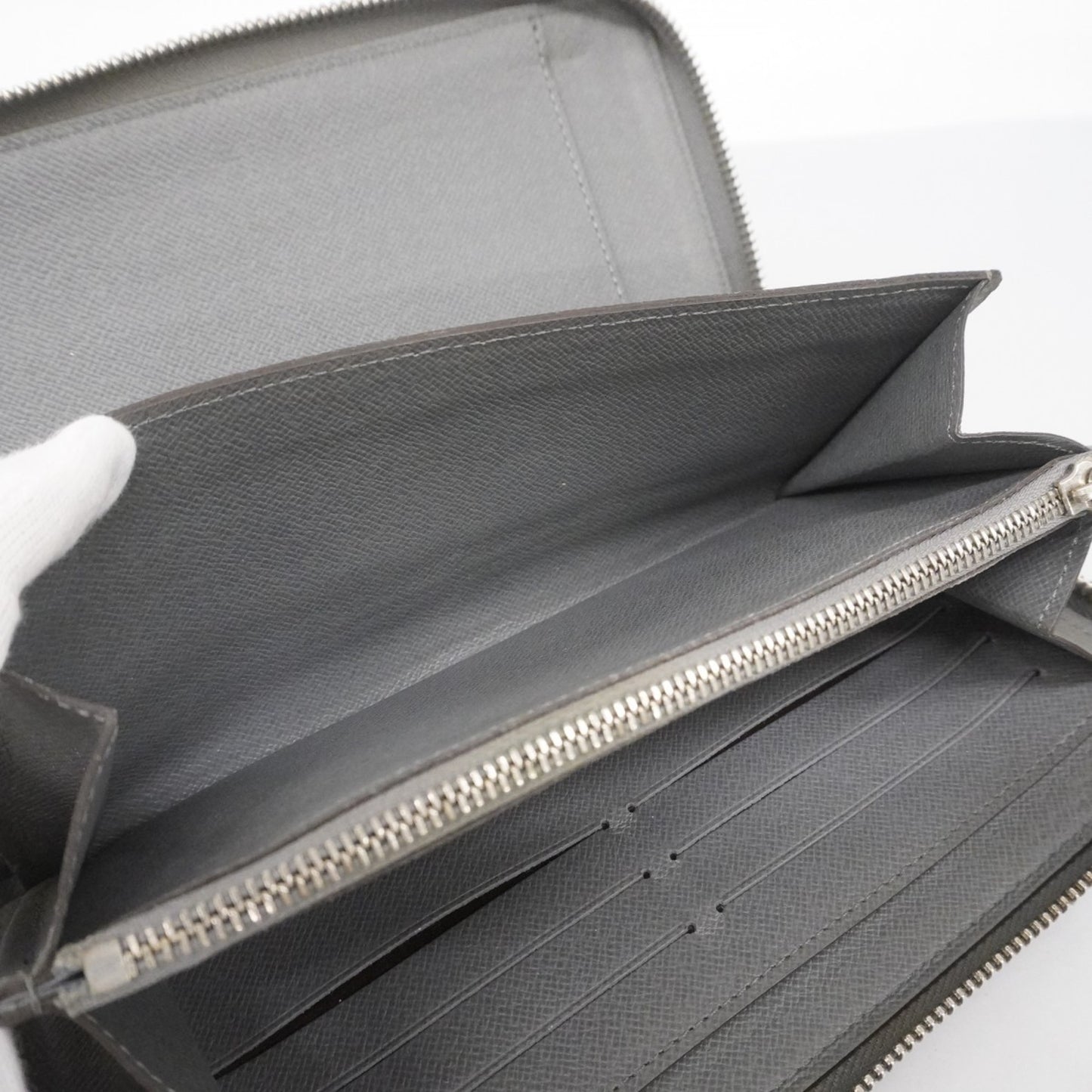 Louis Vuitton Taiga Zippy Organizer Long Wallet M30517 Glacier