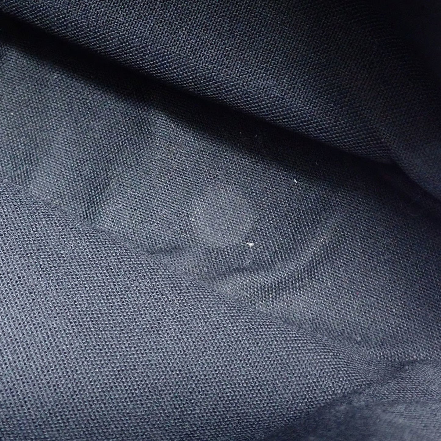Louis Vuitton Taiga Beluga Shoulder Bag
