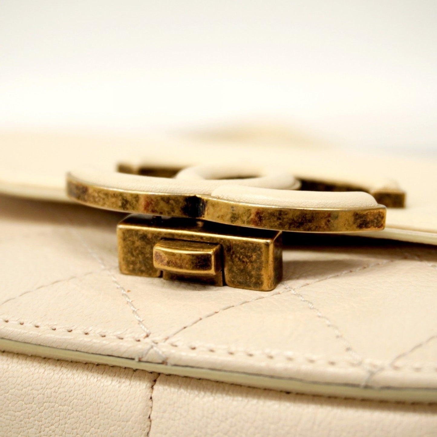 Chanel Matelasse Chain Leather Handbag