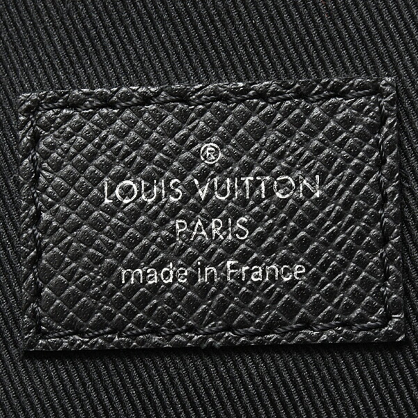 Louis Vuitton Men'S Taiga Avenue Sling Shoulder Bag In Noir