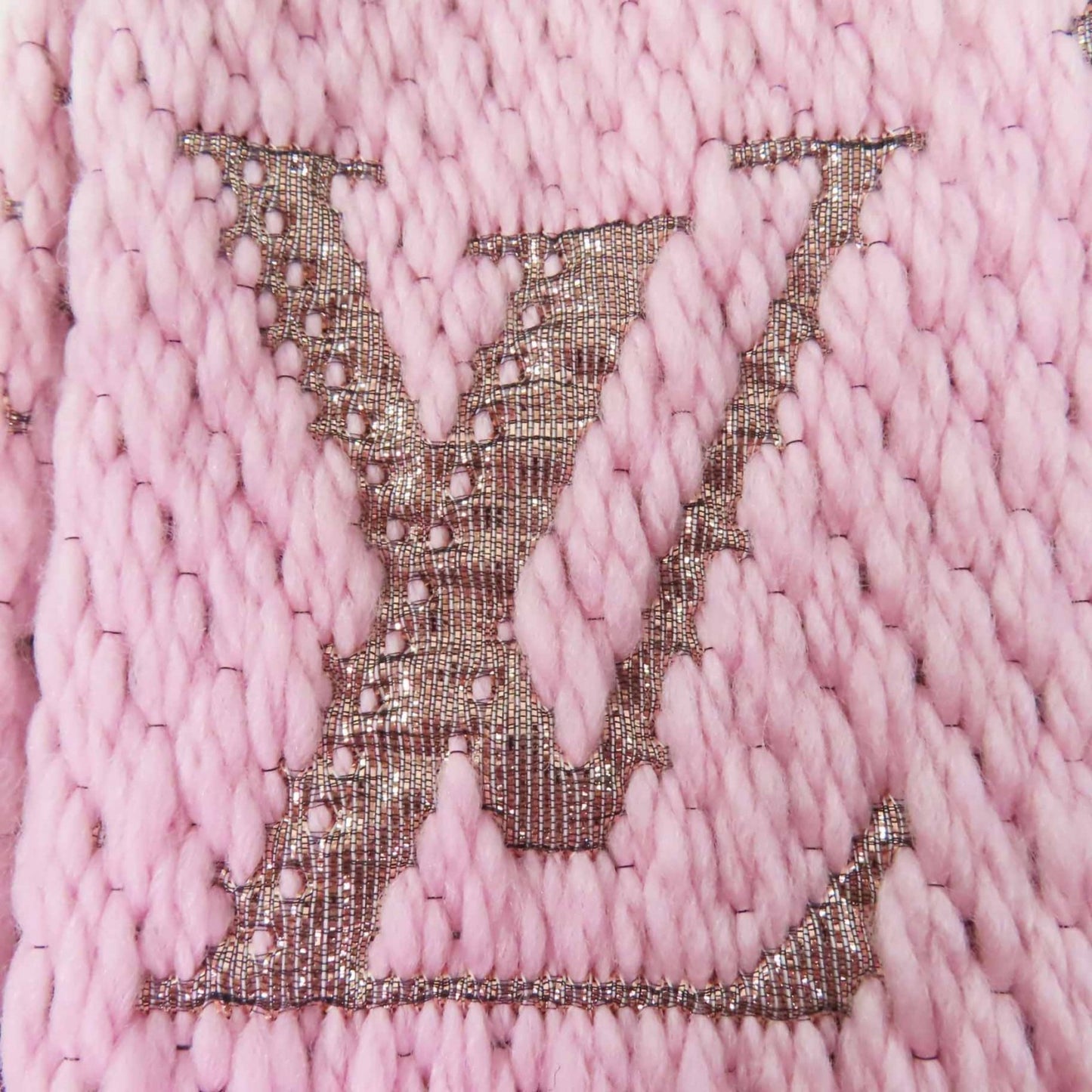 Louis Vuitton M70466 Echarpe Logomania Shine Wool And Silk Rose Ballerine Fringed Knit Scarf