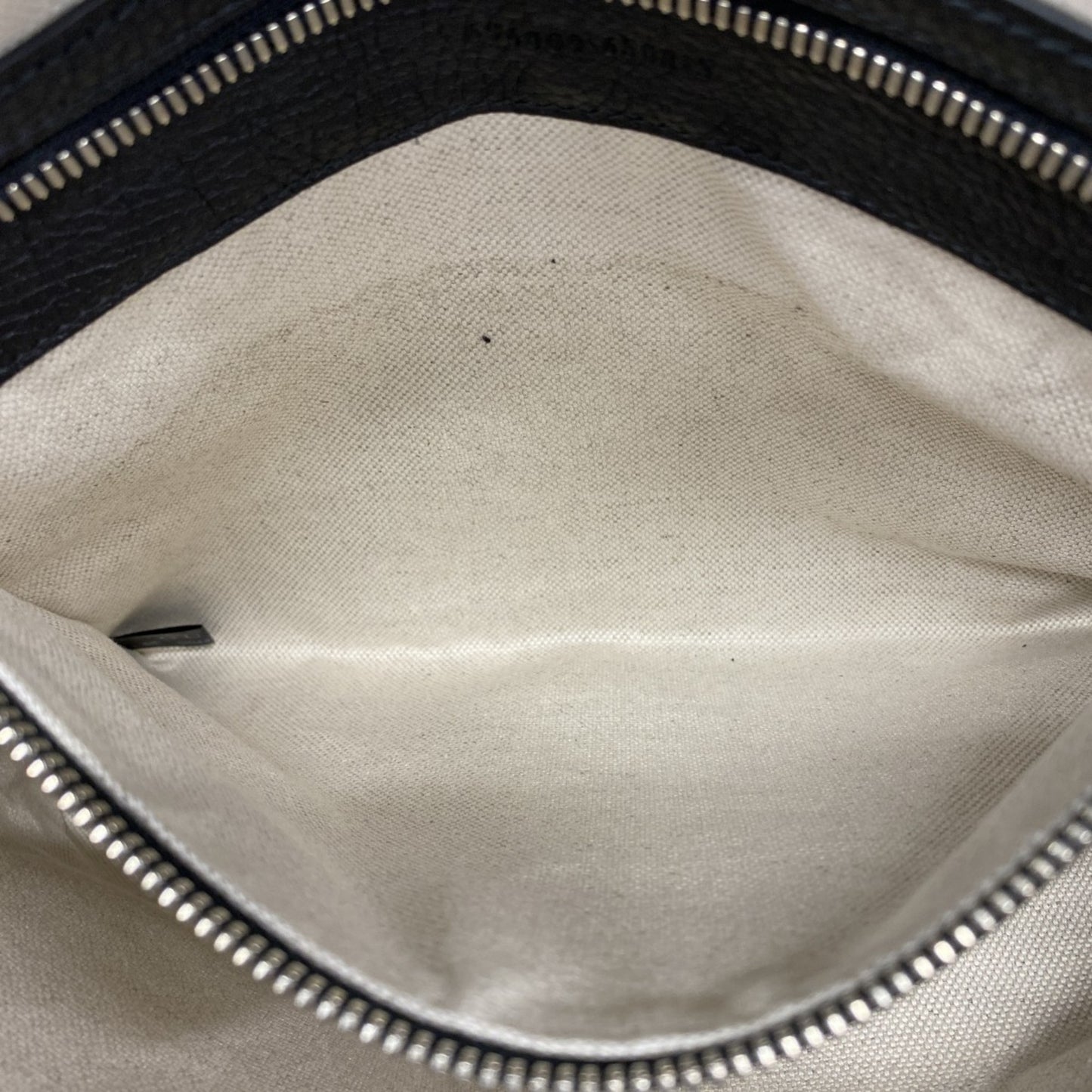 Gucci Gg Embossed Shoulder Bag 696009 Leather Black