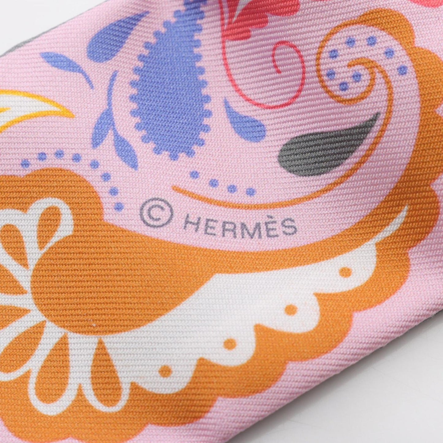 Hermes Herms Guepards Bandana Twilly Silk Scarf For Women In Pink