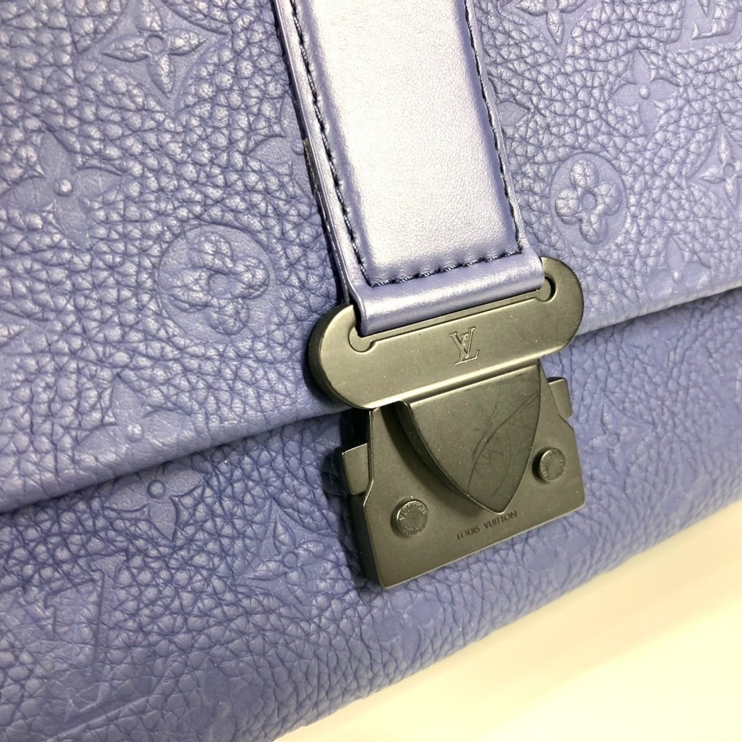 Louis Vuitton M11692 Monogram Embossed S Cape Messenger Bag Crossbody Flap Shoulder Taurillon