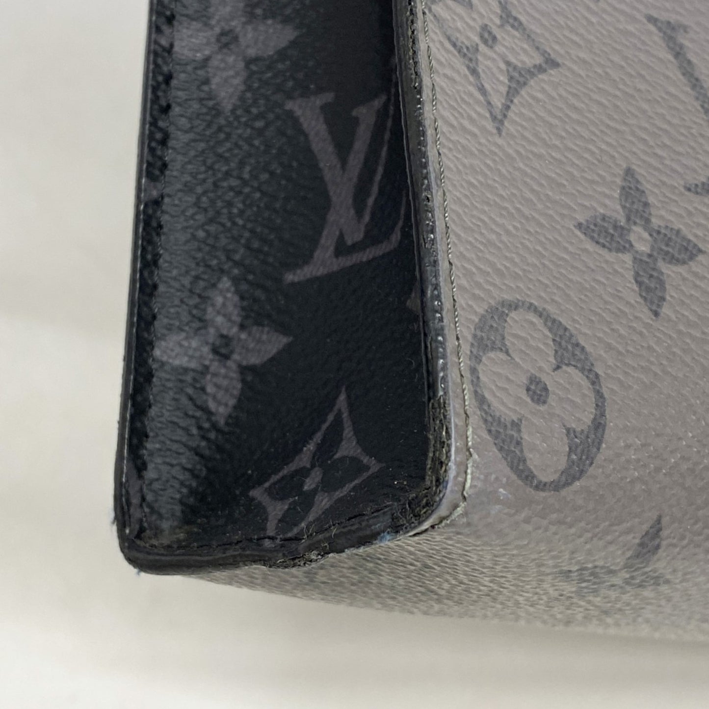 Louis Vuitton Monogram Eclipse Reverse Pochette Voyage Clutch Bag M69535 Gray/Black
