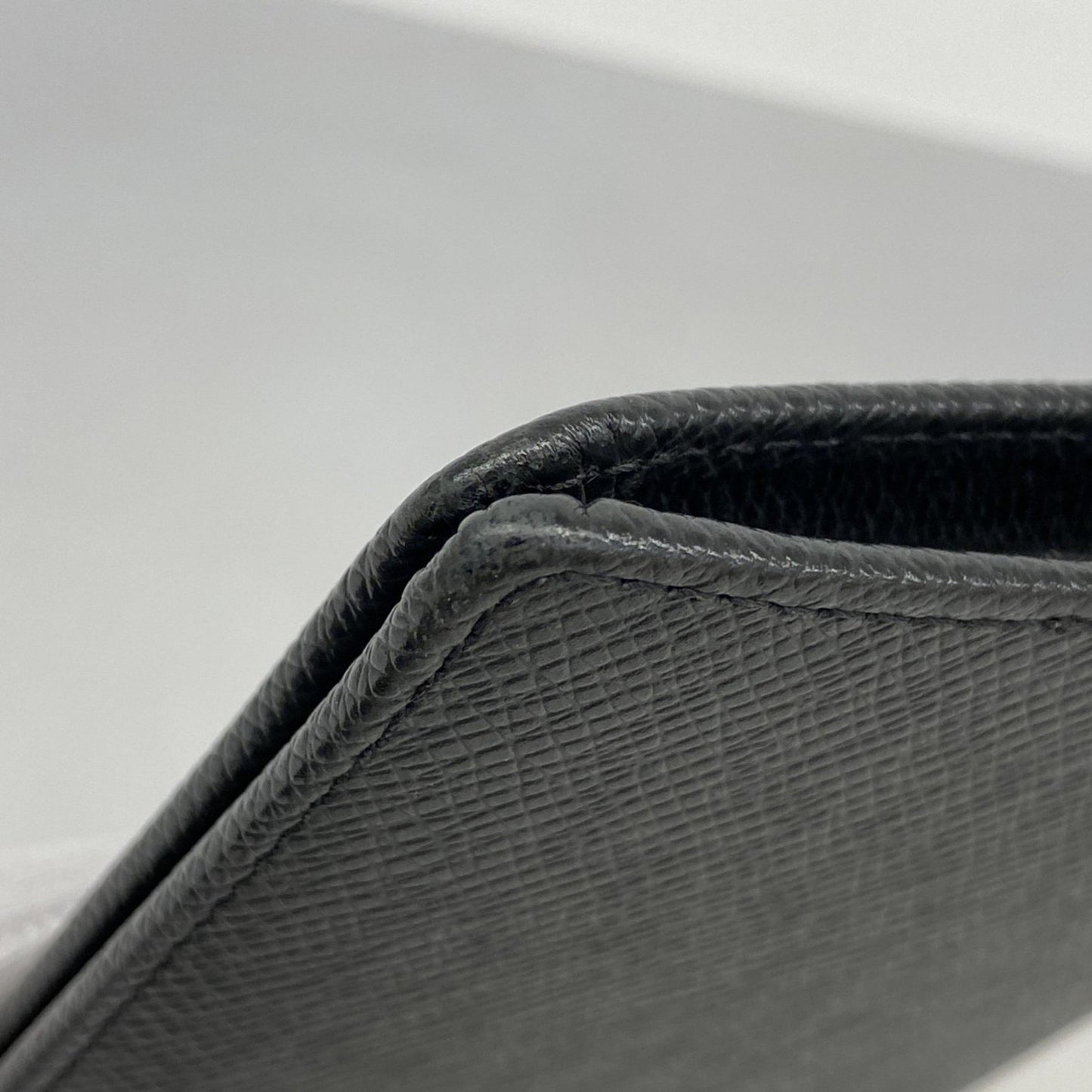 Louis Vuitton Taiga Portefeuille Brazza Long Wallet M32572 Ardoise