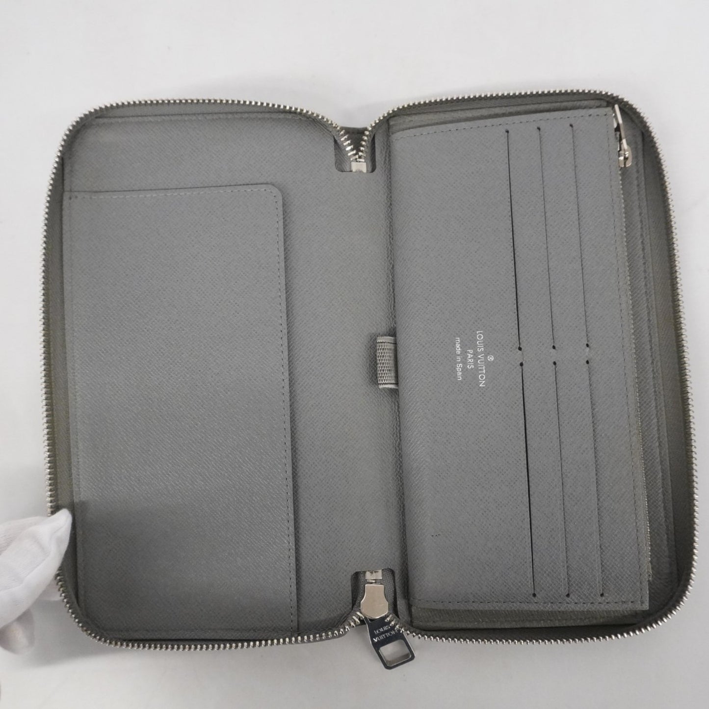 Louis Vuitton Taiga Zippy Organizer Long Wallet M30517 Glacier
