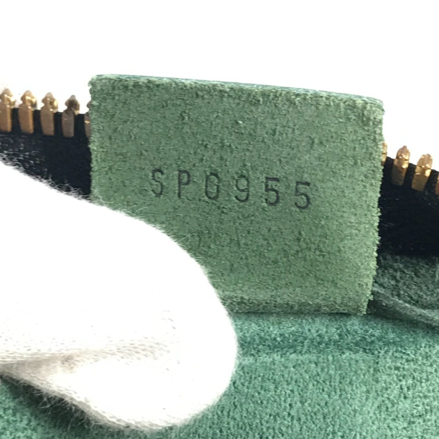 Louis Vuitton M30124 Taiga Kendall Pm Travel Bag