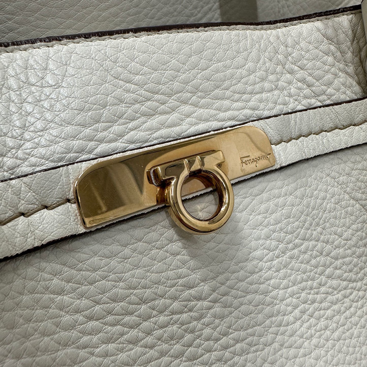 Salvatore Ferragamo Ferragamo Gancini Tote Bag In White Leather