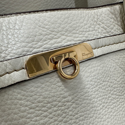 Salvatore Ferragamo Ferragamo Gancini Tote Bag In White Leather