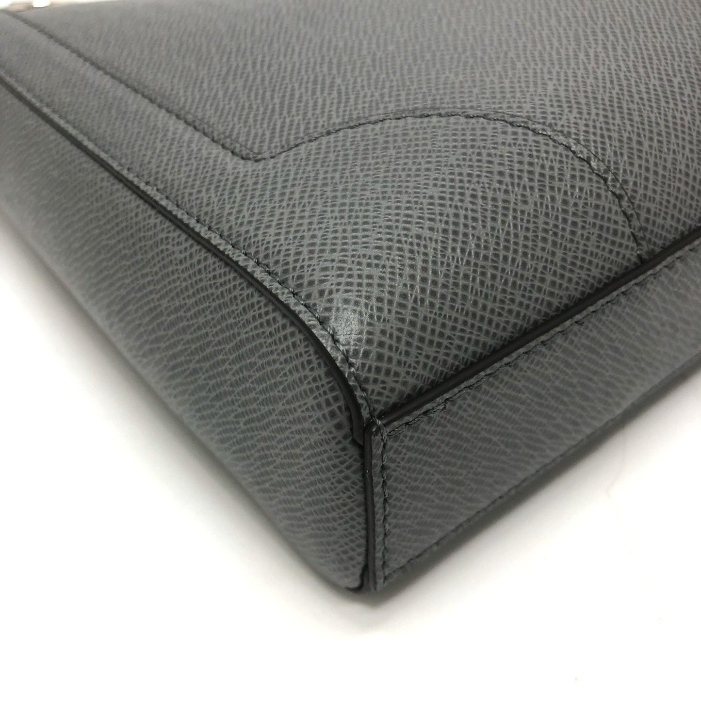 Louis Vuitton M30856 Taiga Slim Briefcase