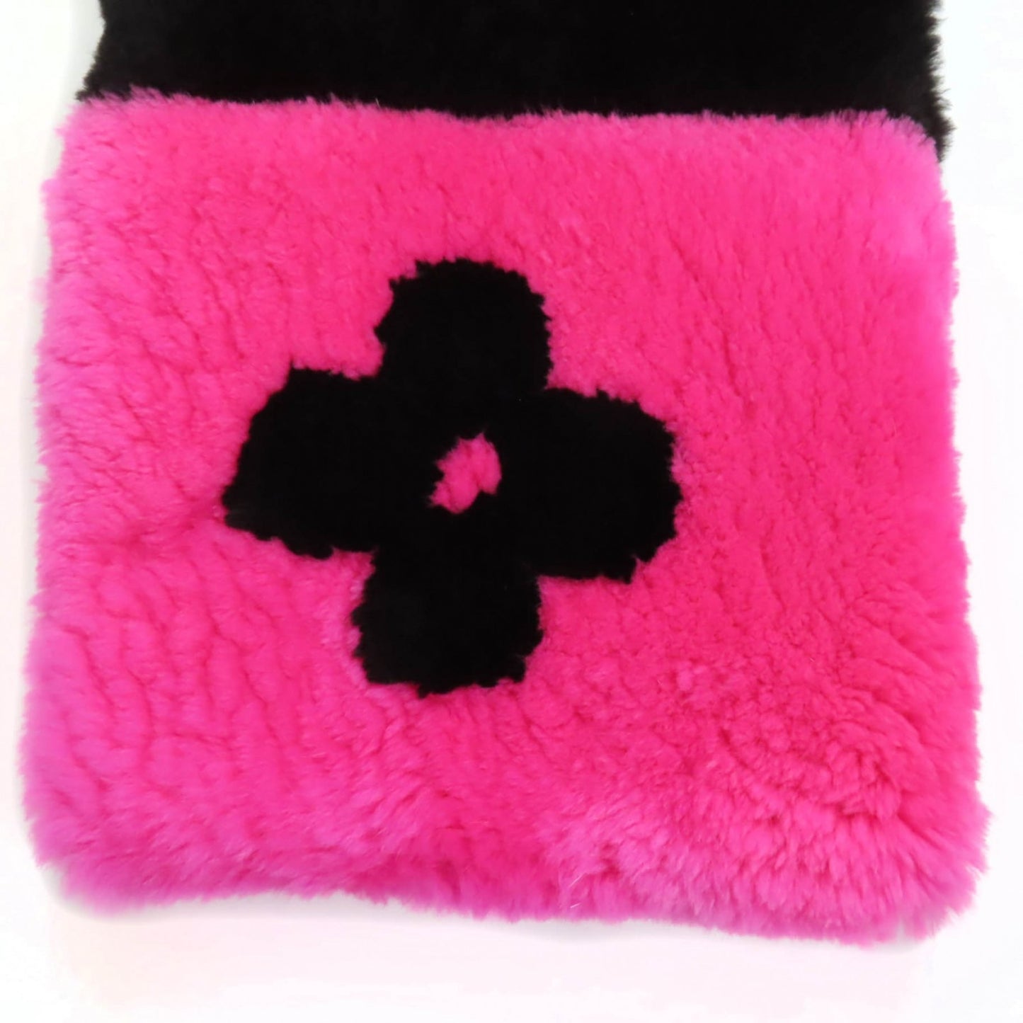 Louis Vuitton 2018 Louis Vuitton Echarpe Lv In The City Beaver Fur 100% Silk Scarf M70872 Black