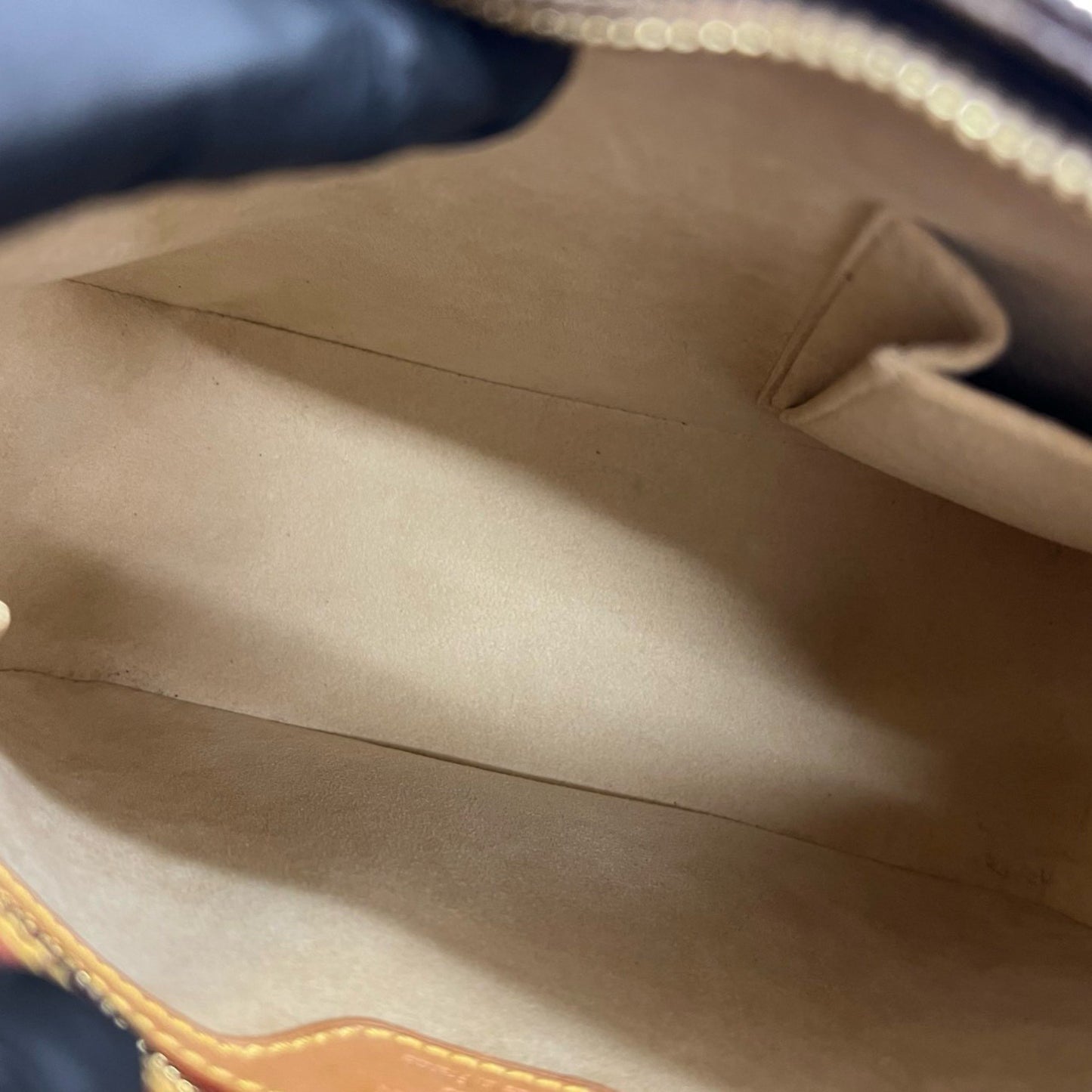 Louis Vuitton Looping Mm Monogram Leather One-Shoulder Bag/Semi-Shoulder Bag