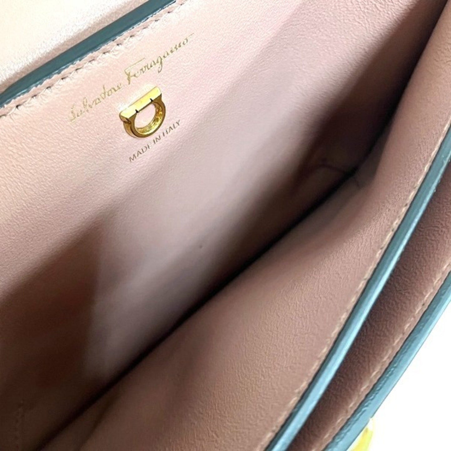 Salvatore Ferragamo Ferragamo Gancini Ez-21I163 Pink Leather Shoulder Bag
