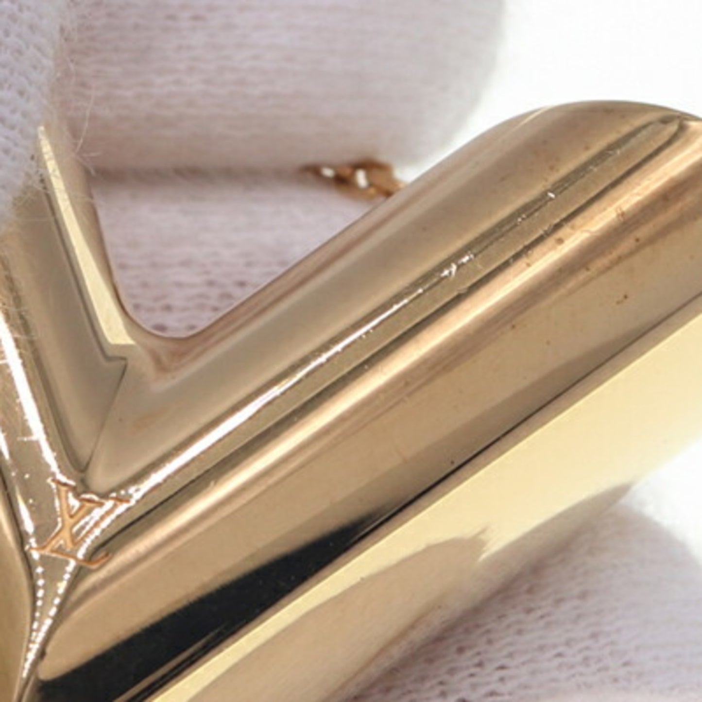 Louis Vuitton Necklace Essential V Mp1465 Gold Metal Pendant Long