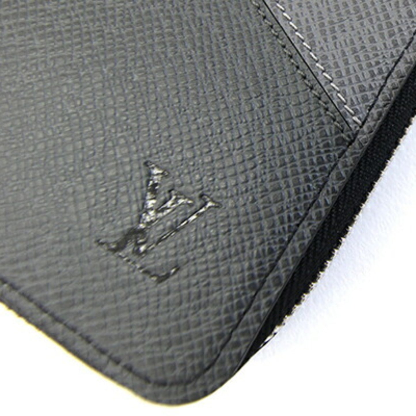 Louis Vuitton Taiga Zippy Wallet Vertical Round Long M30731 Gray Black
