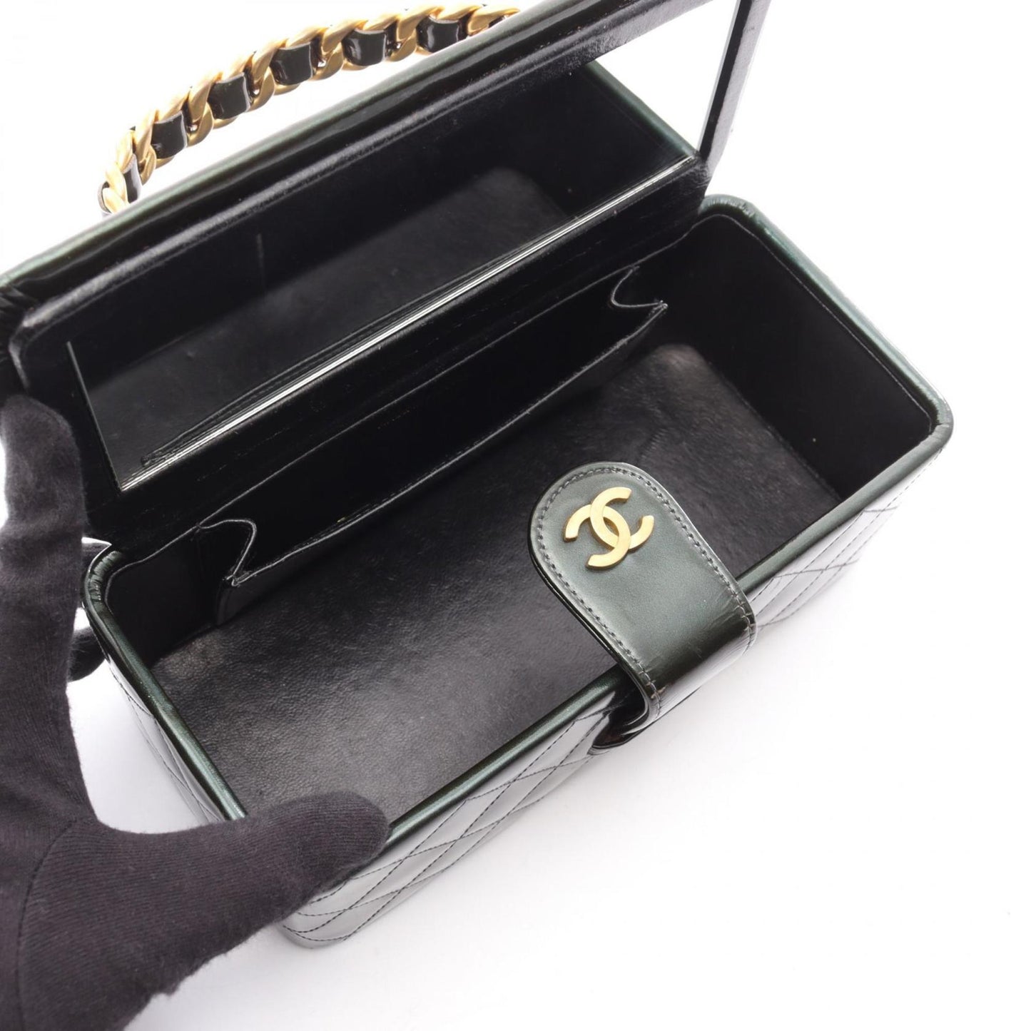 Chanel Matelasse Handbag In Patent Leather