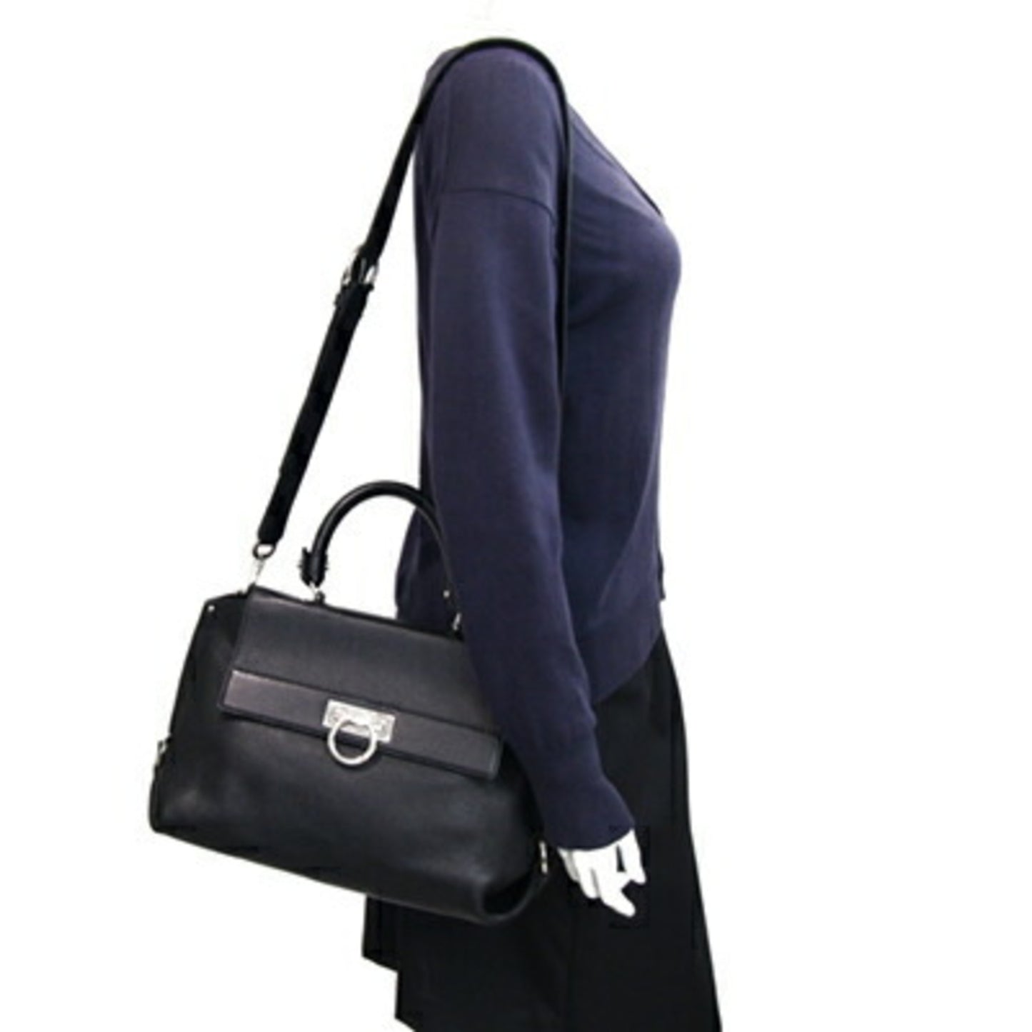 Salvatore Ferragamo Gancini Sofia Handbag 21A896 Black Leather Shoulder Bag