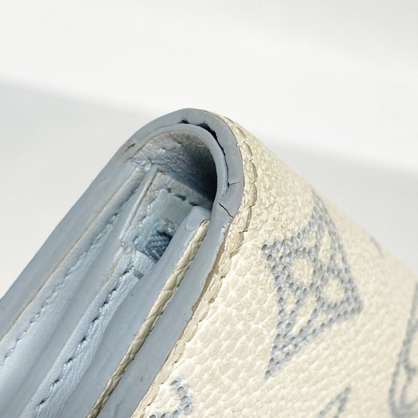 Louis Vuitton Mahina Portefeuille Iris Compact Wallet M11802 White/Blue