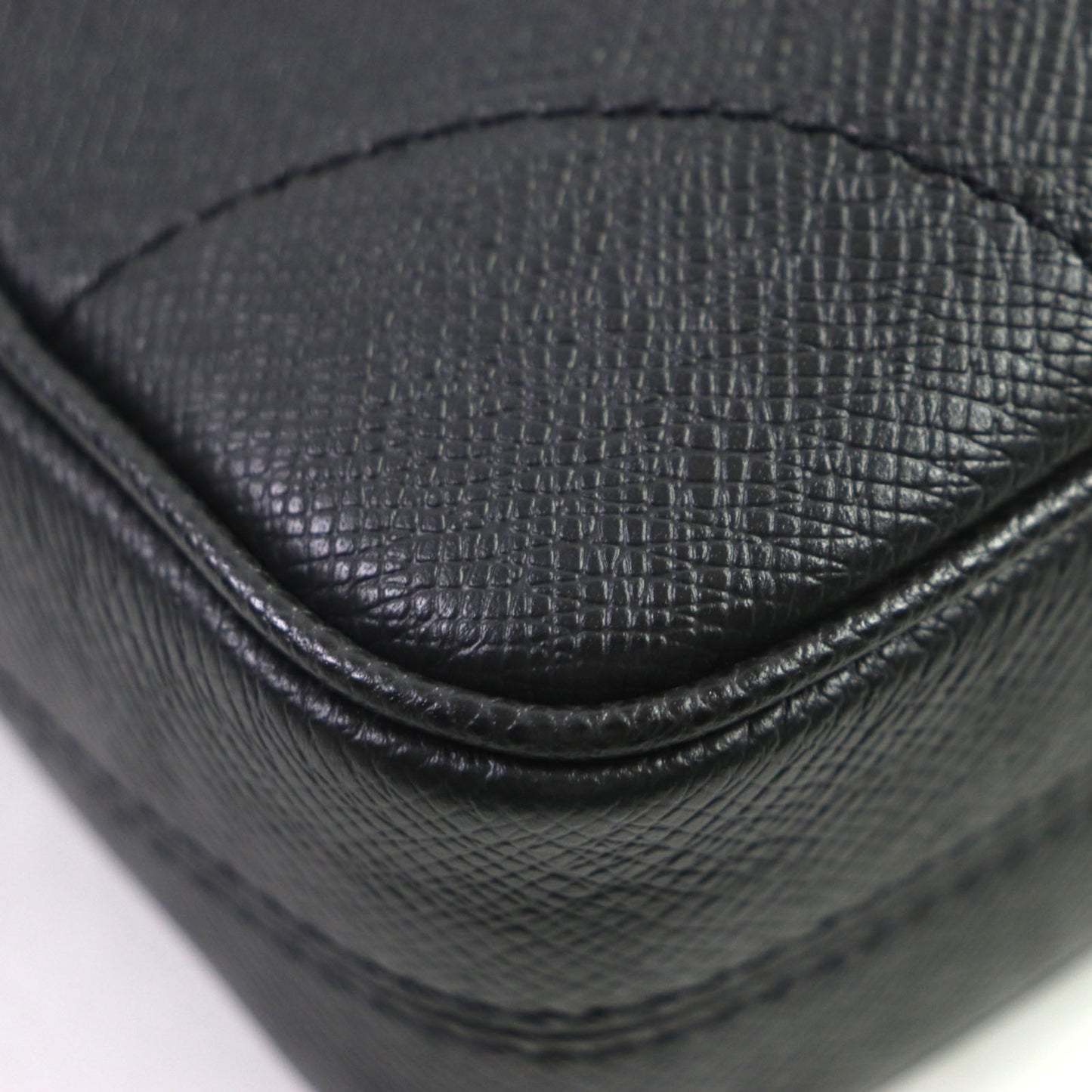 Louis Vuitton M30975 Porte-Document Voyage Taiga Leather 2-Way Briefcase