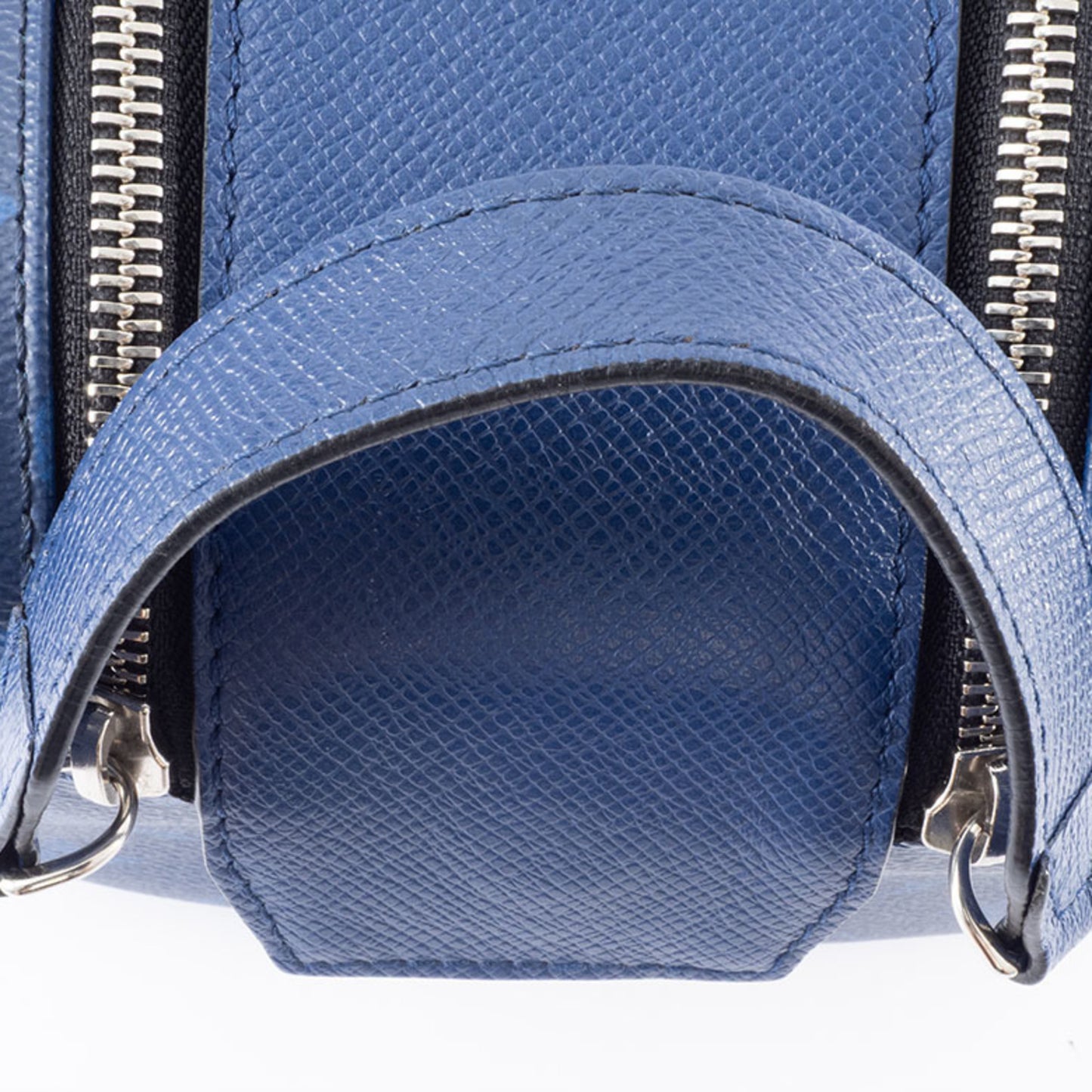 Louis Vuitton Dopp Kit Clutch Bag/Second Bag M30849 Monogram | Taiga Leather Blue