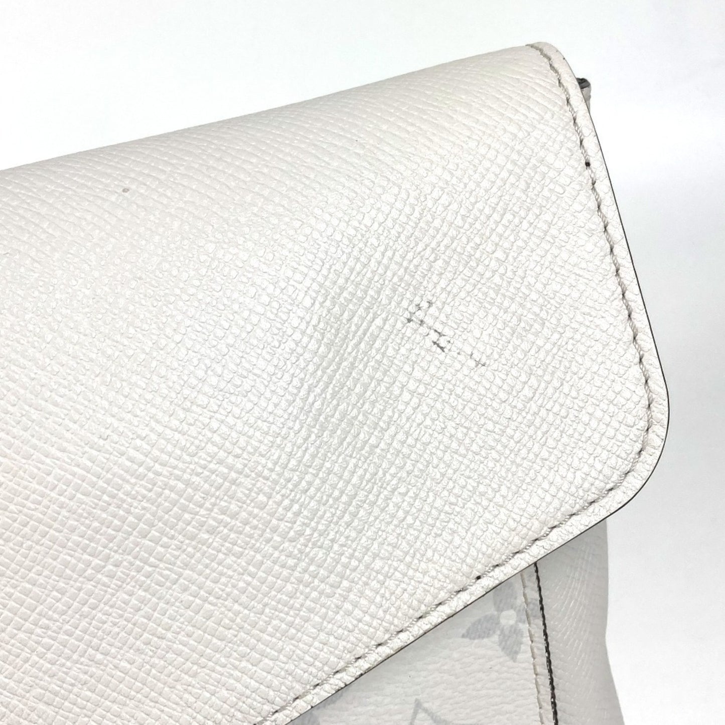 Louis Vuitton M30411 Taiga Rama Flap Messenger Bag