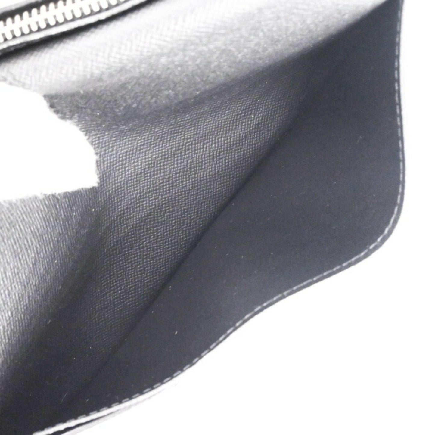 Louis Vuitton Taiga Portefeuille Brazza Bifold Long Wallet