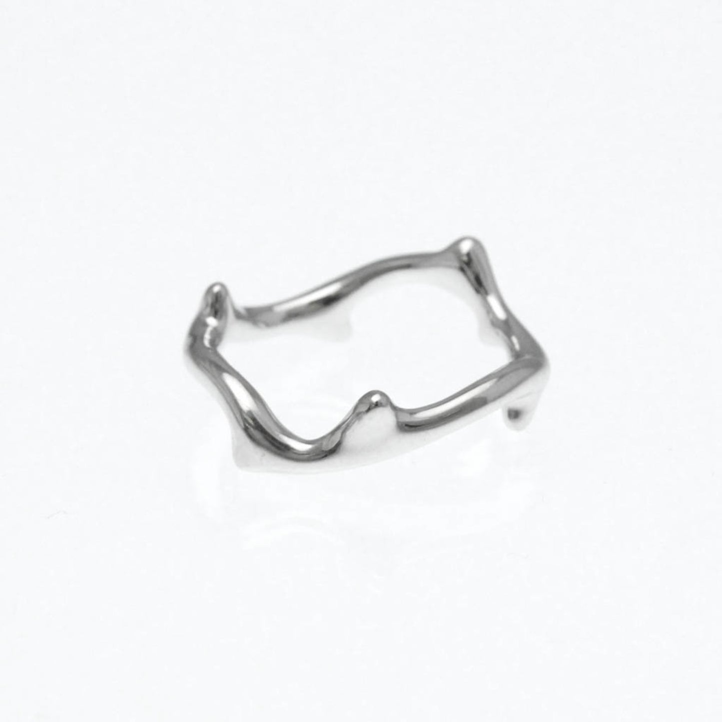 Christian Dior Bois De Rose Ring White Gold (18K) Fashion No Stone Band Ring Silver