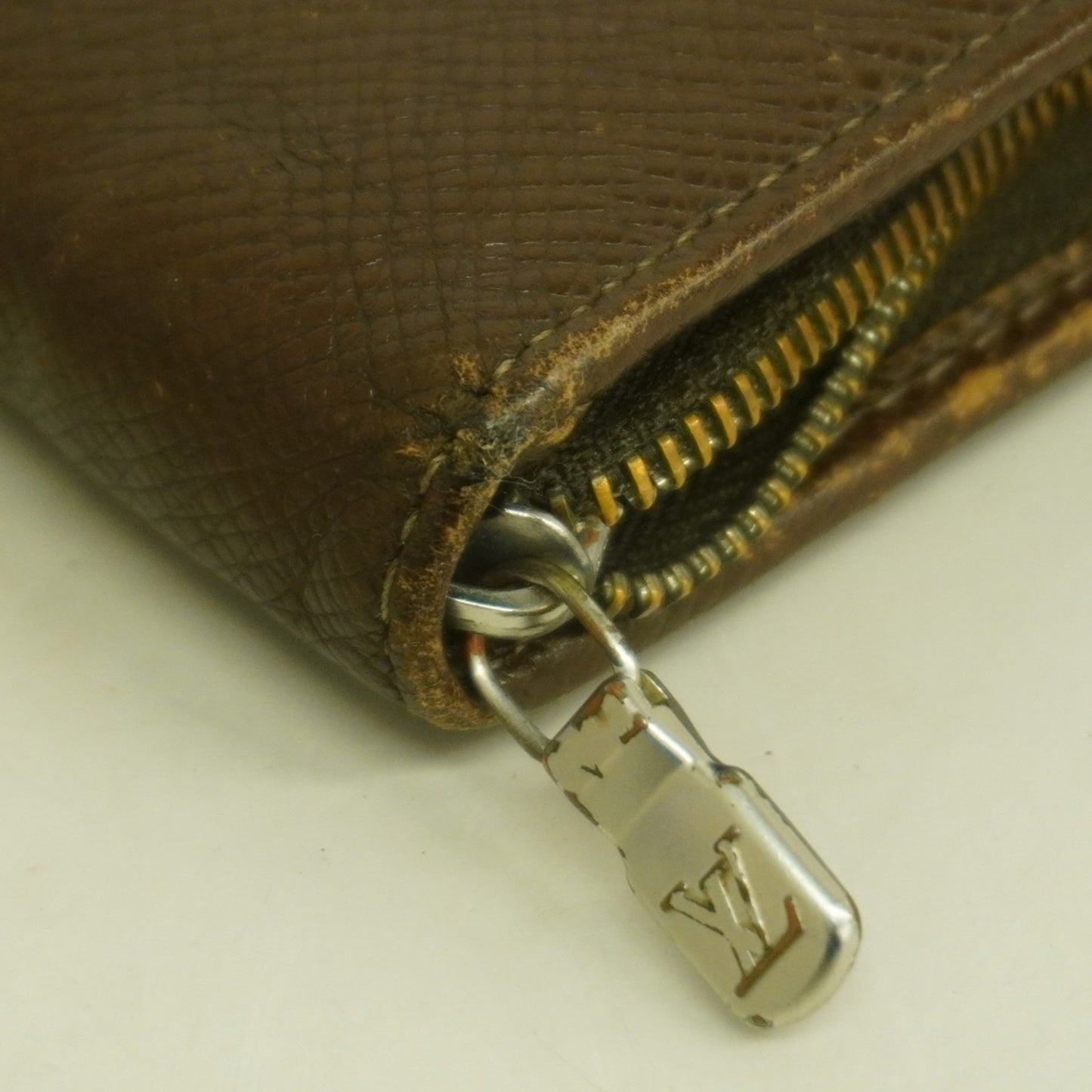 Louis Vuitton Taiga Porto Biermonie Zip Wallet M30678 Grizzly