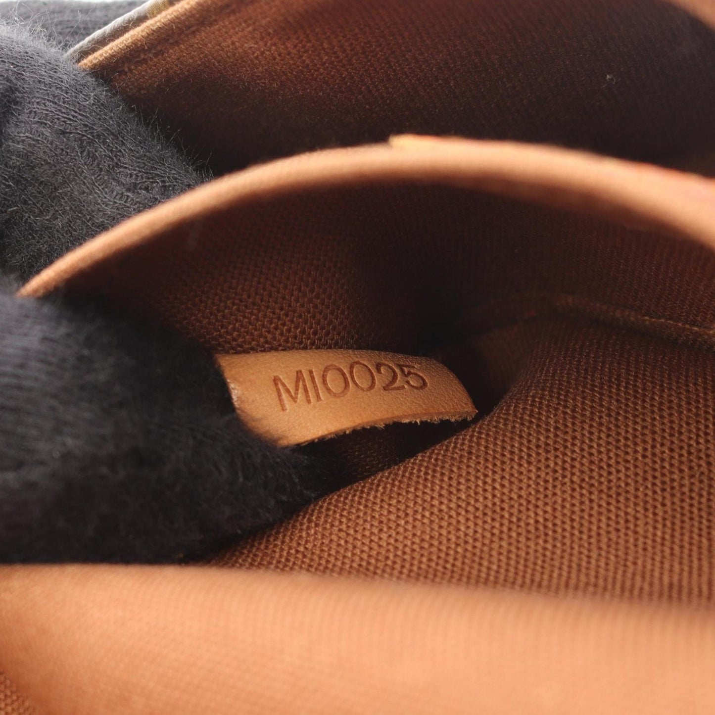 Louis Vuitton Marel Pochette Waist Bag/Body Bag In Coated Canvas And Leather With Monogram Design