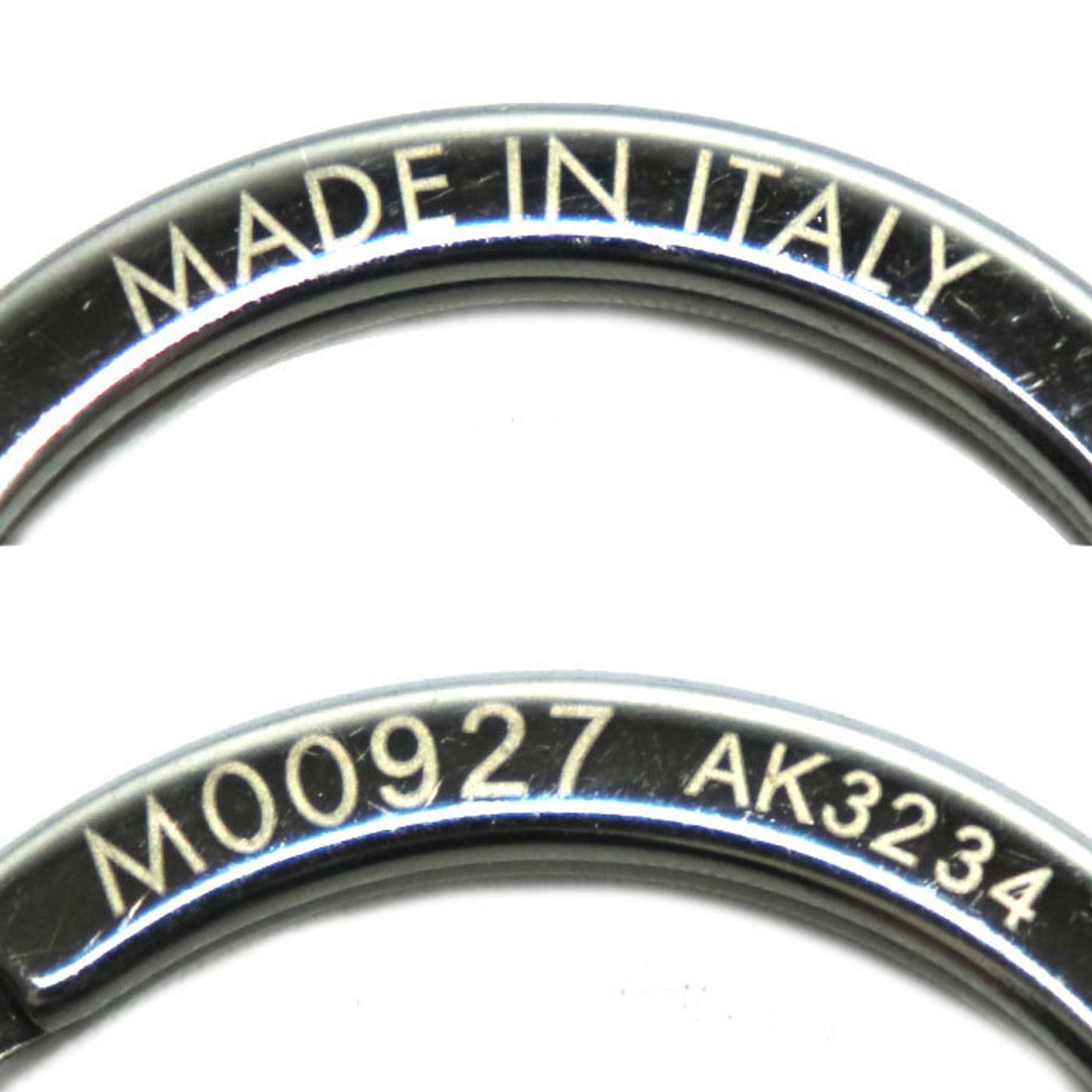 Louis Vuitton Lv Signature Chain Keychain