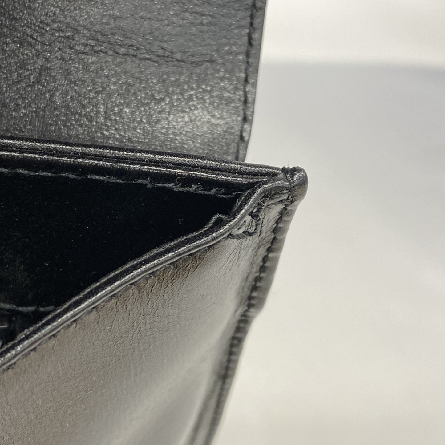 Salvatore Ferragamo Vara Shoulder Bag In Black Leather