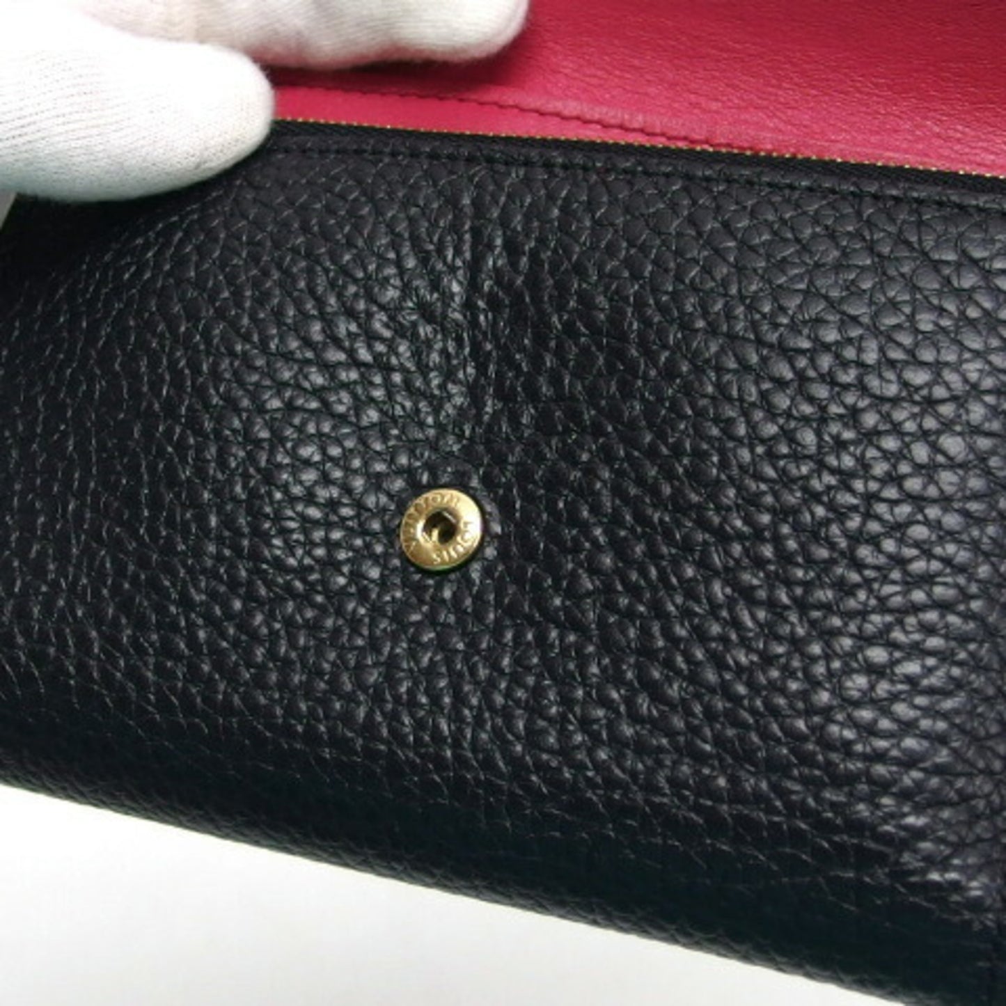 Louis Vuitton Portefeuille Capucines Tri-Fold Wallet Black