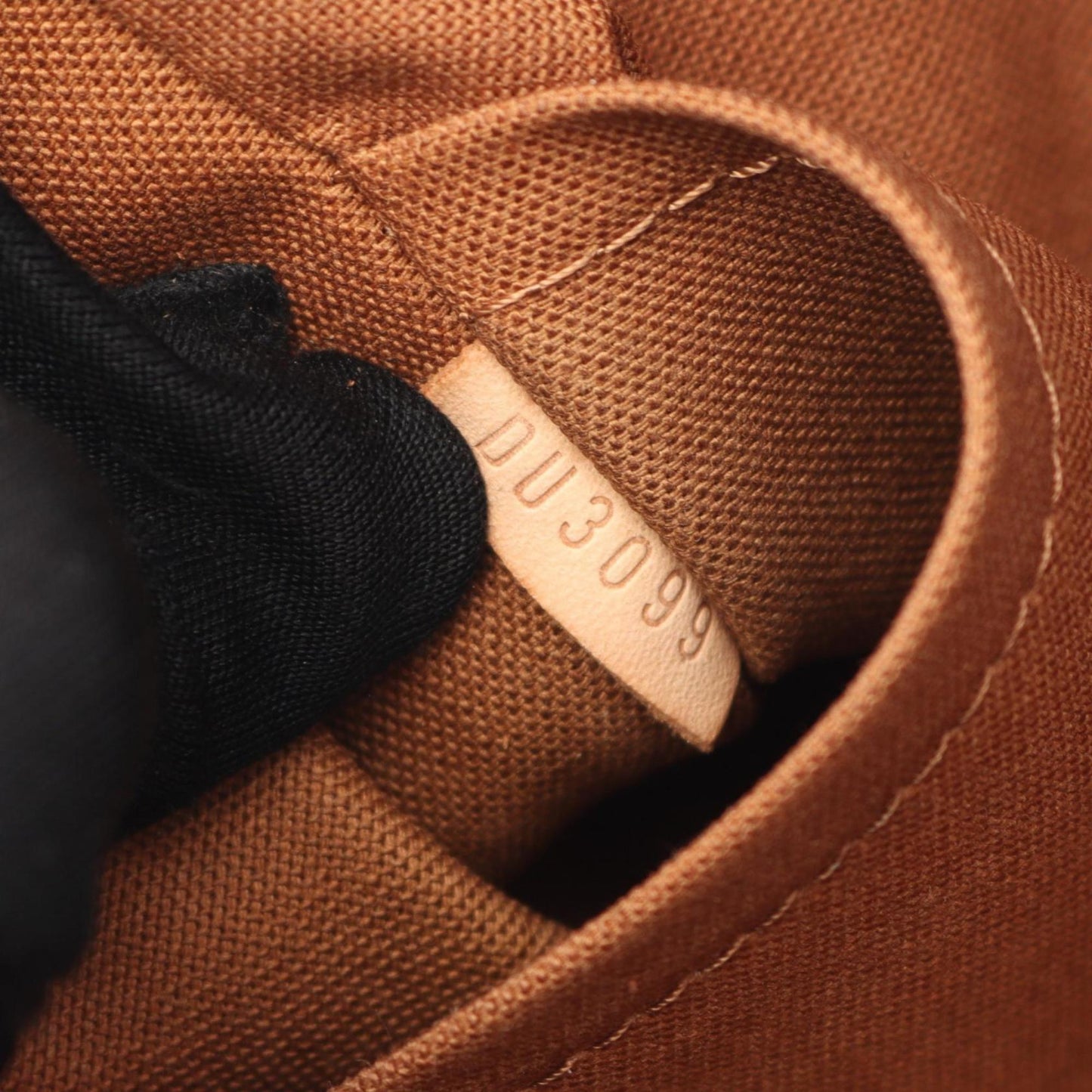 Louis Vuitton Messenger Bobble Mm Shoulder Bag In Coated Canvas With Monogram Design