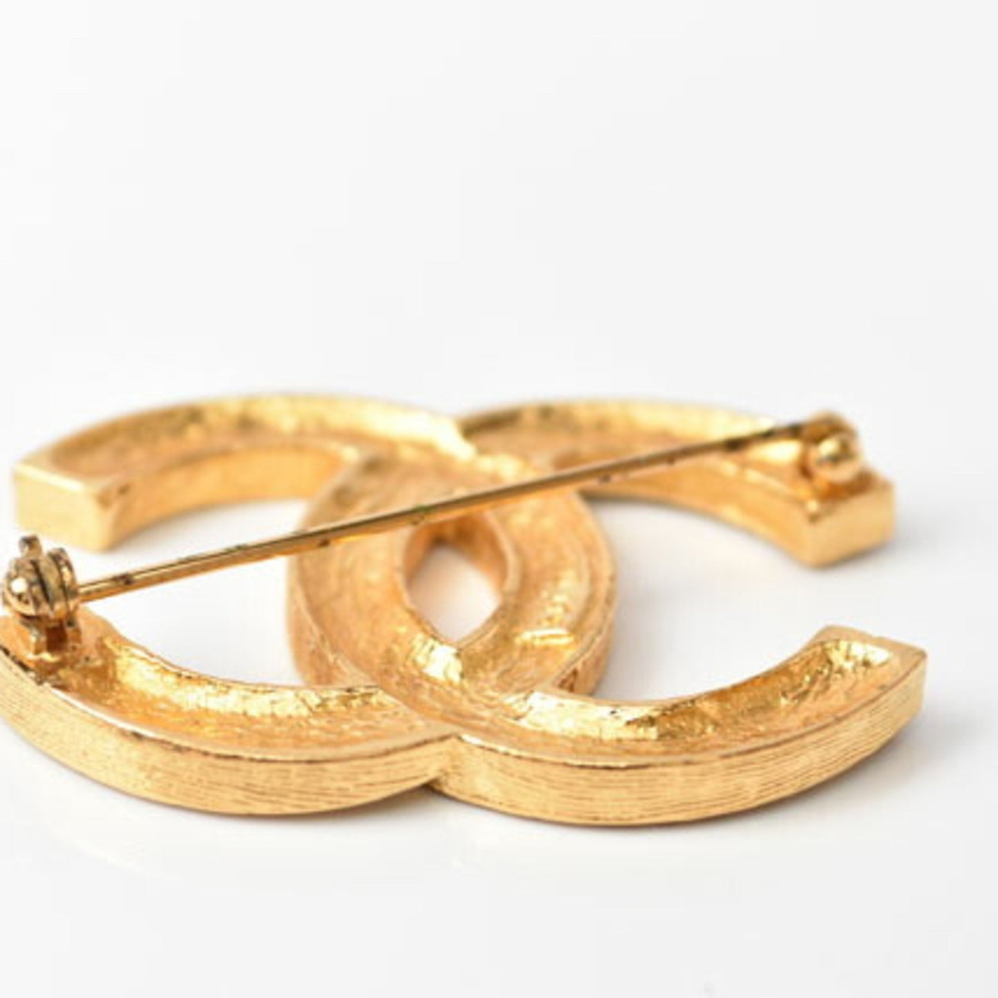 Chanel Brooch Pin Here Mark Rhinestone Gold