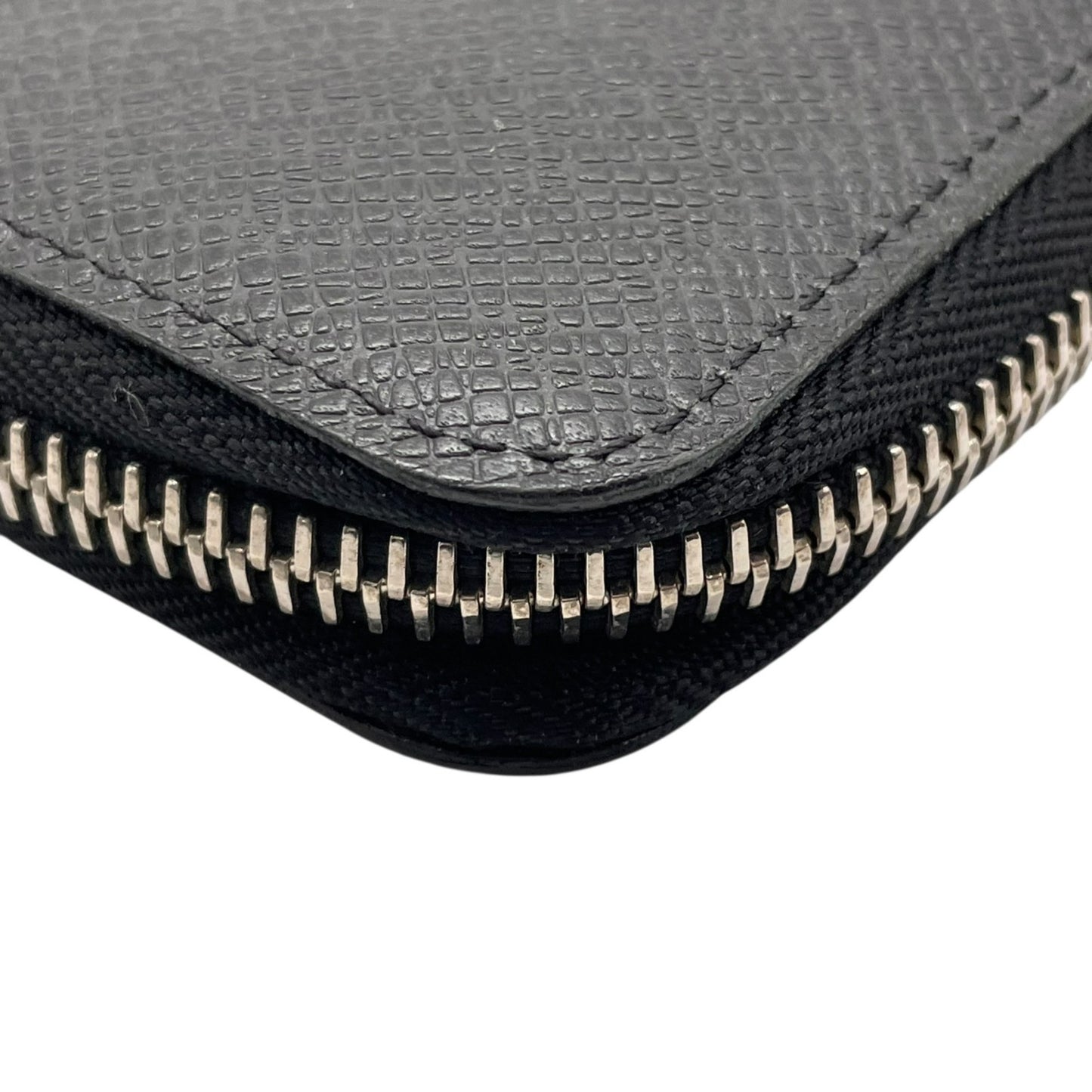 Louis Vuitton Taiga Zippy Wallet Vertical M32822 Long In Noir Black Leather With Silver Hardware