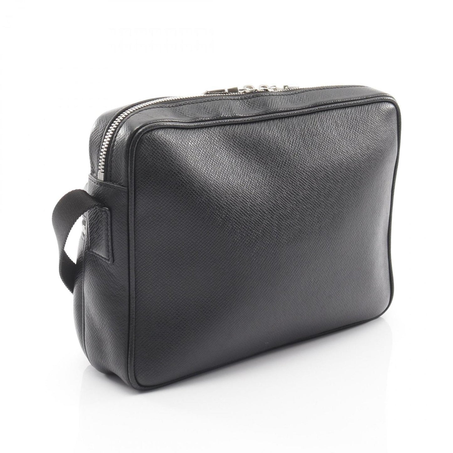 Louis Vuitton Outdoor Messenger Pm Taiga Noir Shoulder Bag