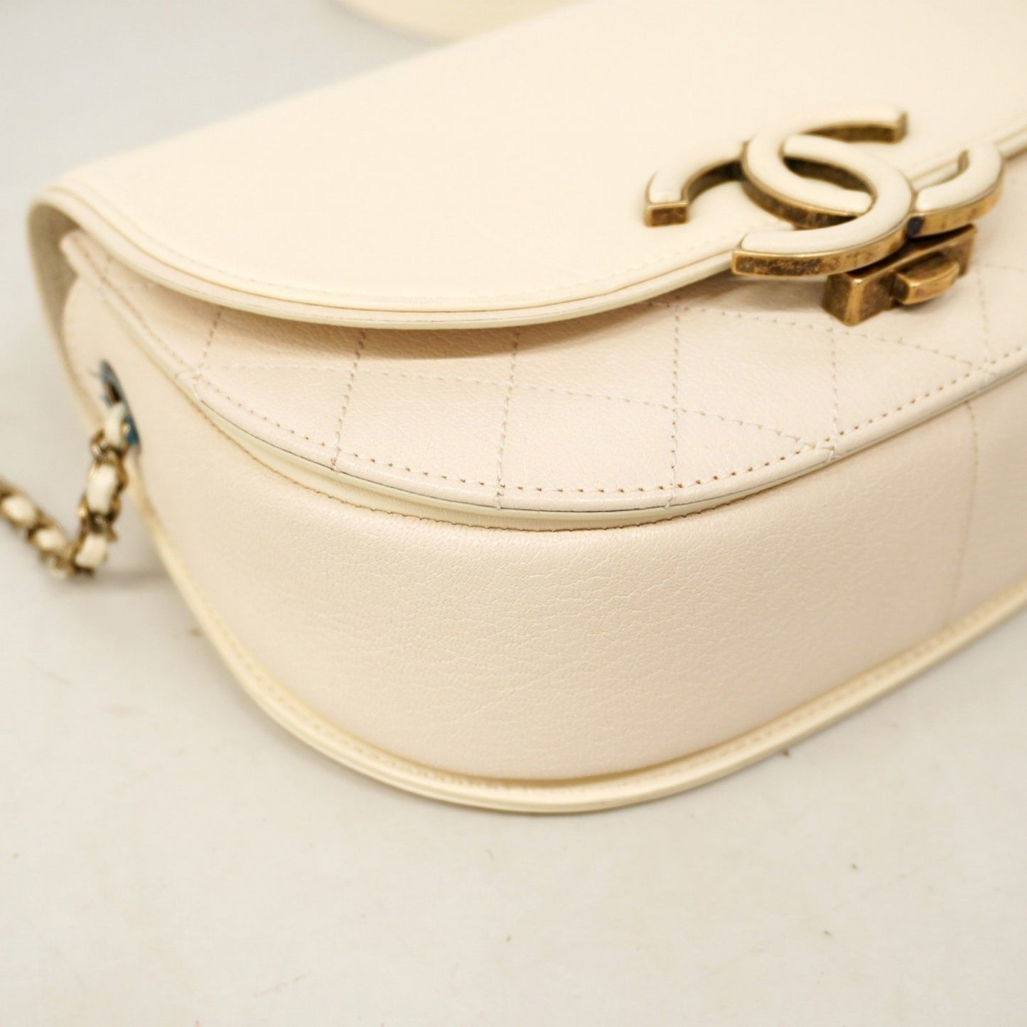 Chanel Matelasse Chain Leather Handbag