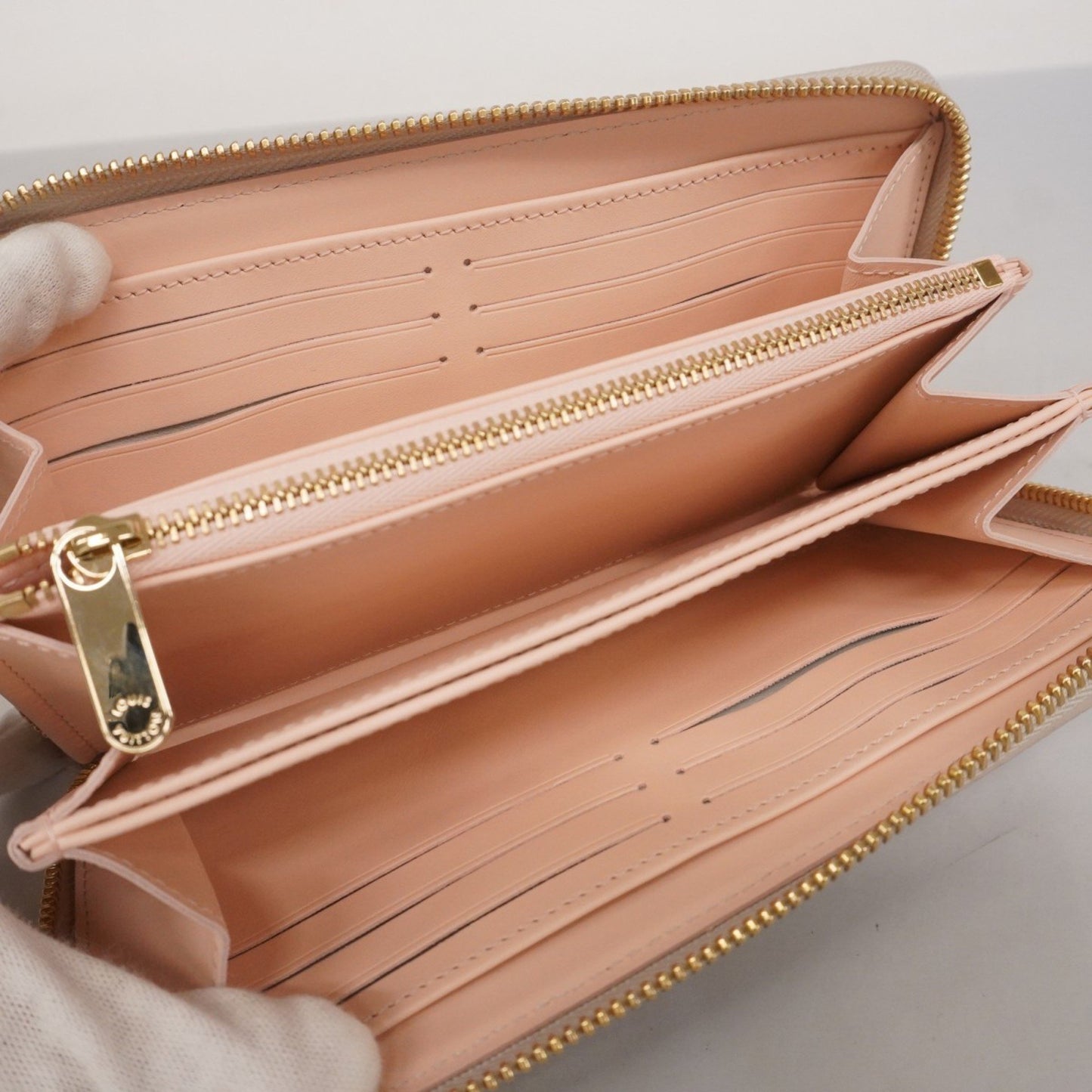 Louis Vuitton Mahina Zippy Wallet M13469 Bloom Gray Pink