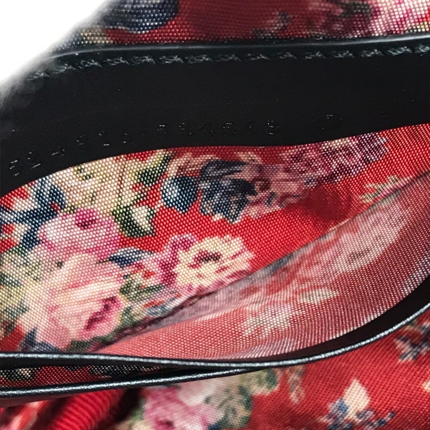 Gucci 524316 Game List Logo Strap Pouch Clutch Bag In Patent Leather/Rubber