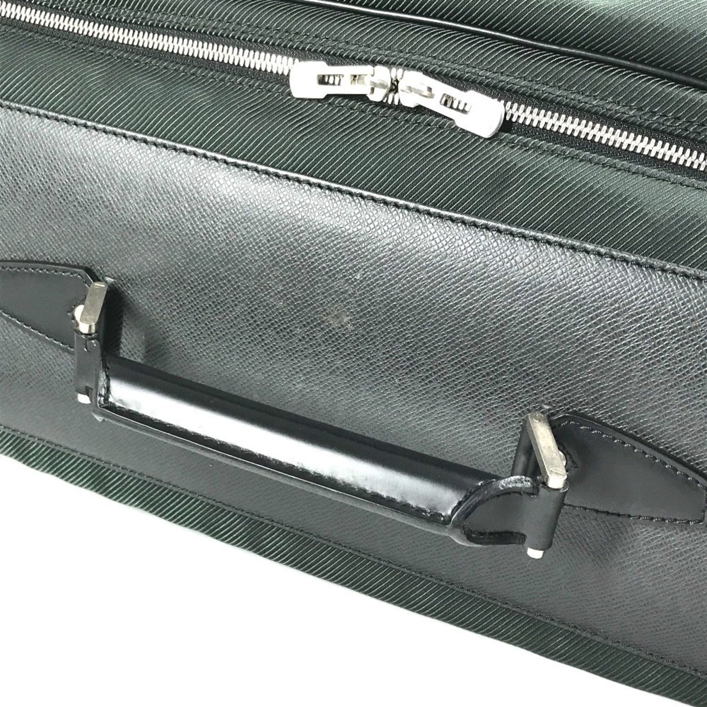 Louis Vuitton Taiga Portable Cinq Centre Bag M30704 Boston Bag