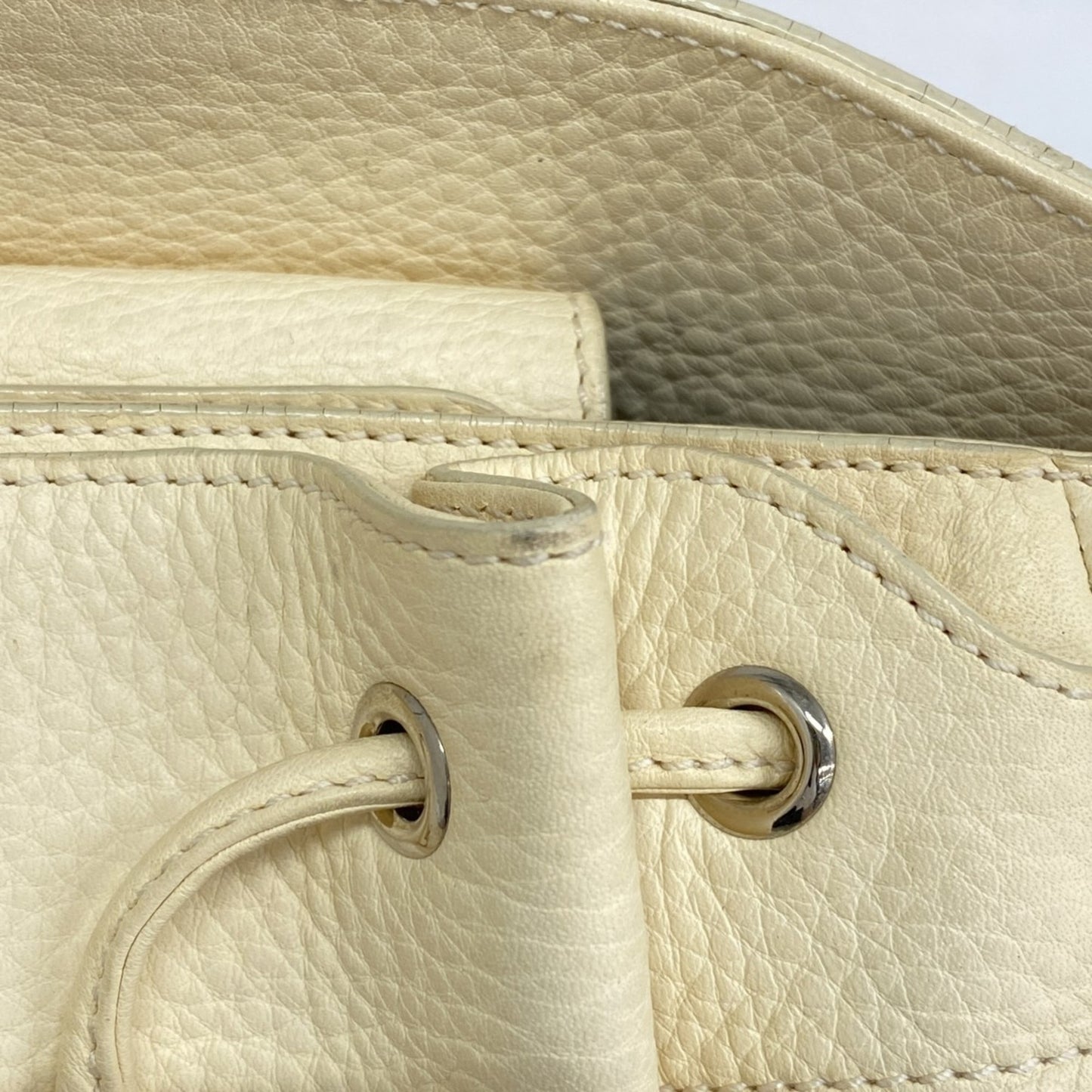 Salvatore Ferragamo Gancini Leather Handbag In Ivory