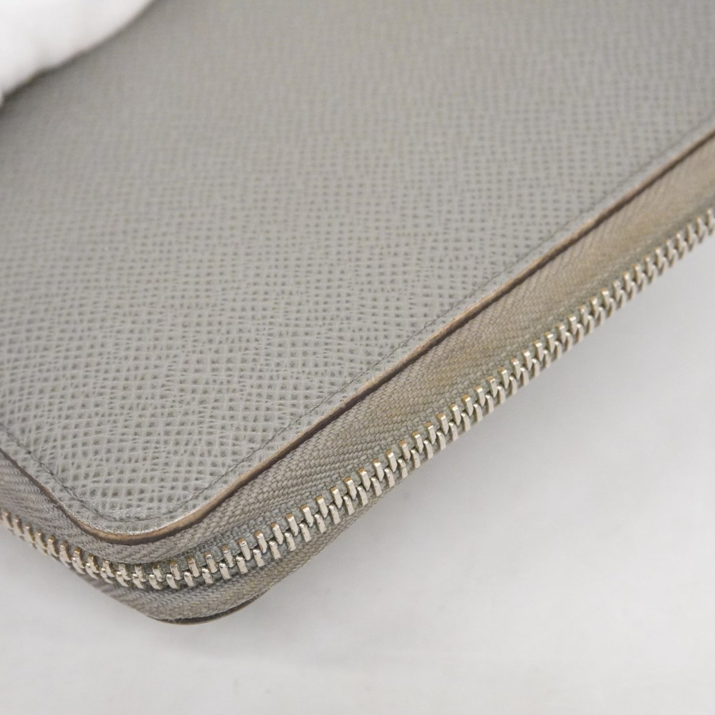 Louis Vuitton Taiga Zippy Organizer Long Wallet M30517 Glacier