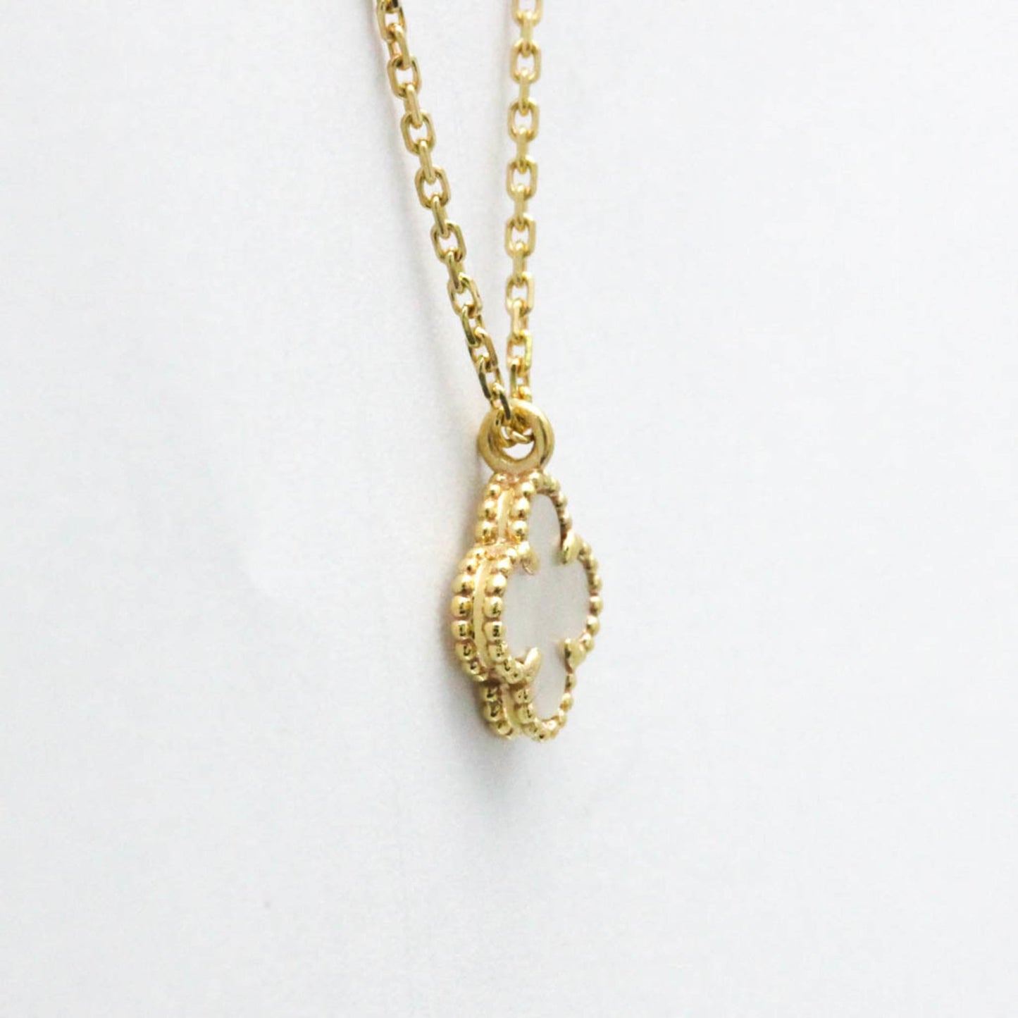 Van Cleef & Arpels Sweet Alhambra Yellow Gold (18K) Mother Of Pearl Men