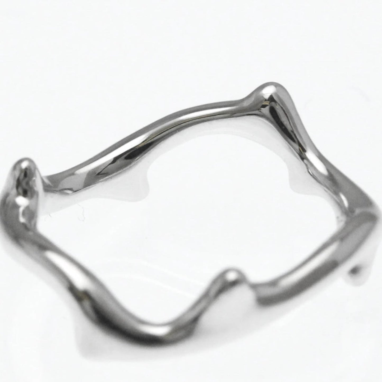 Christian Dior Bois De Rose Ring White Gold (18K) Fashion No Stone Band Ring Silver