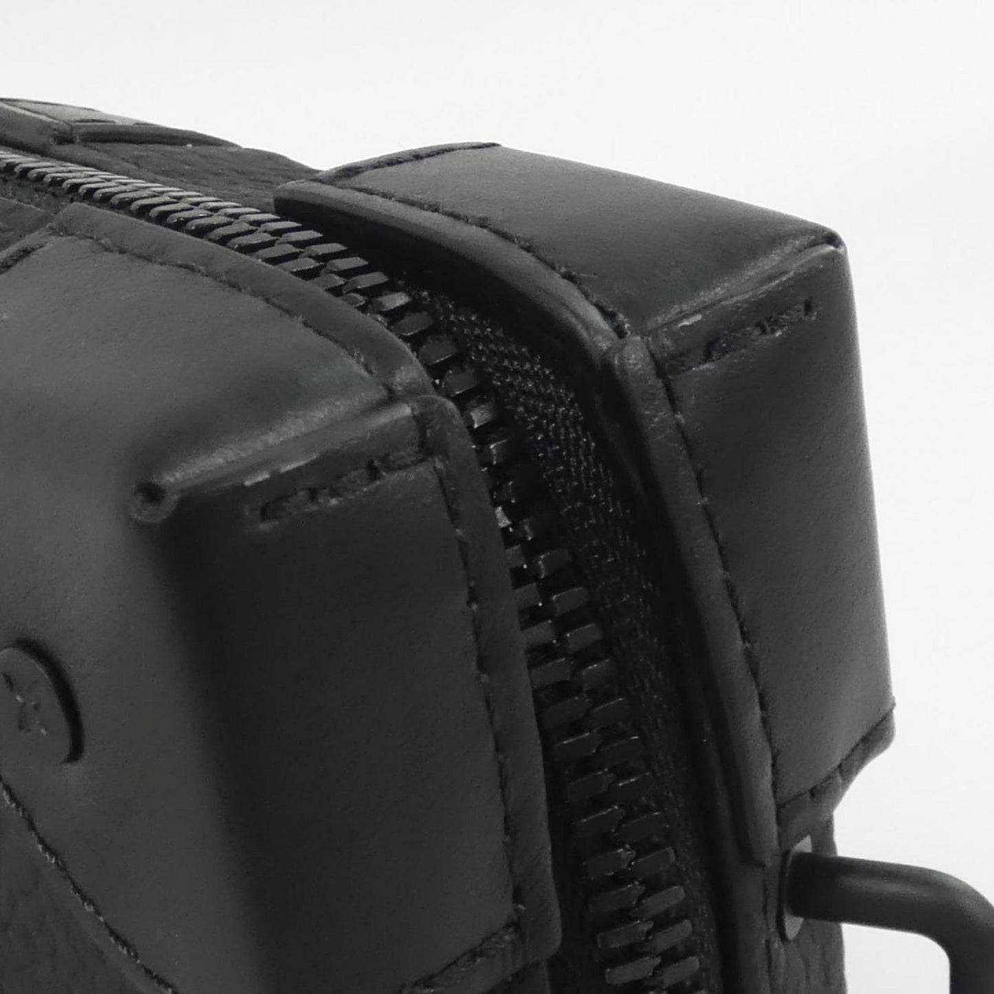 Louis Vuitton Taurillon Monogram Soft Trunk Wallet M80224 Shoulder Bag