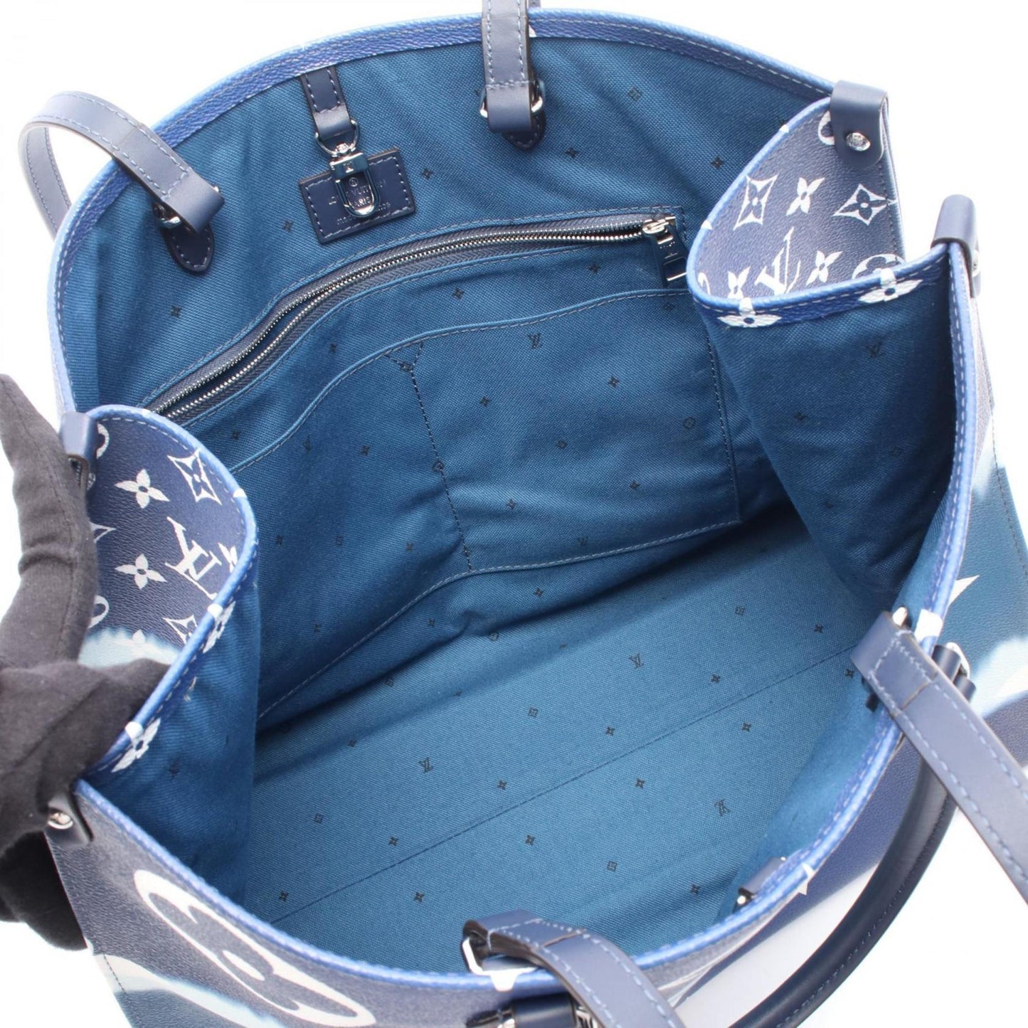 Louis Vuitton Lv Escale On The Go Gm Shoulder Bag