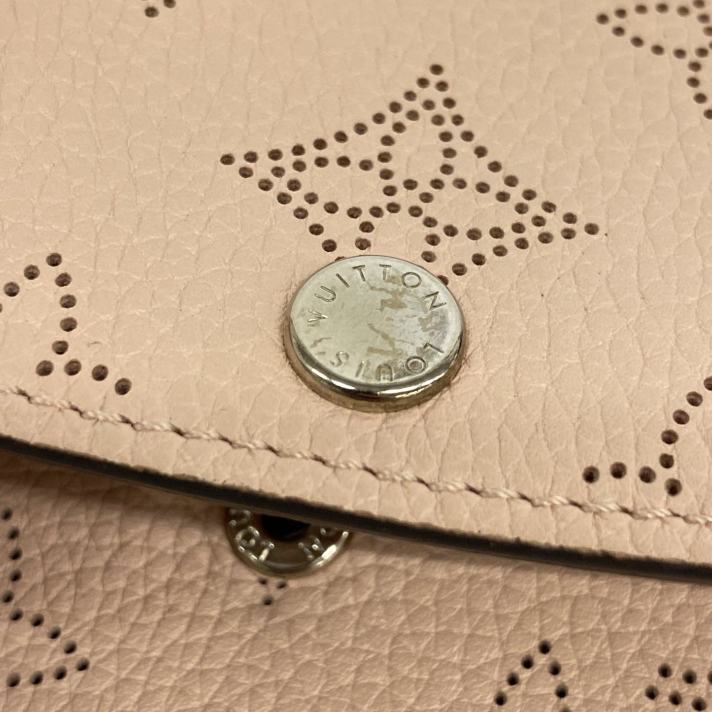 Louis Vuitton Mahina Portefeuille Iris Long Wallet M60145 Magnolia